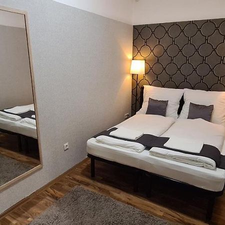 Elegant Apartment In The Hearth Of ブダペスト エクステリア 写真
